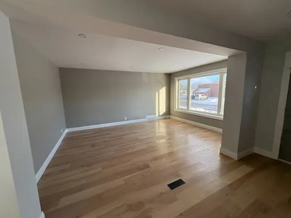 Oshawa, ON L1H 2C5,430 Eulalie AVE #Main Floor