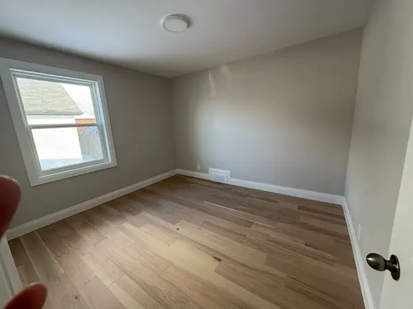 Oshawa, ON L1H 2C5,430 Eulalie AVE #Main Floor