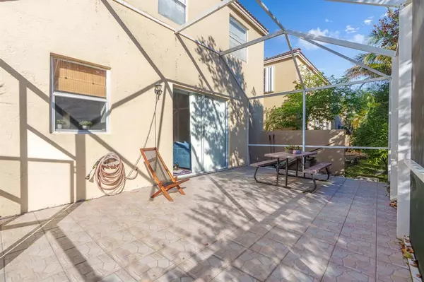 Coral Springs, FL 33071,527 NW 87th Ln