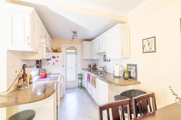 Lauderdale By The Sea, FL 33308,224 Hibiscus Ave #250