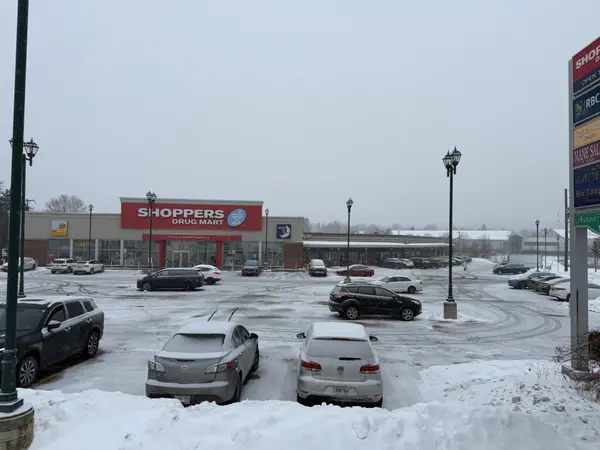 Aurora, ON L4G 1N9,15408 Yonge ST #9