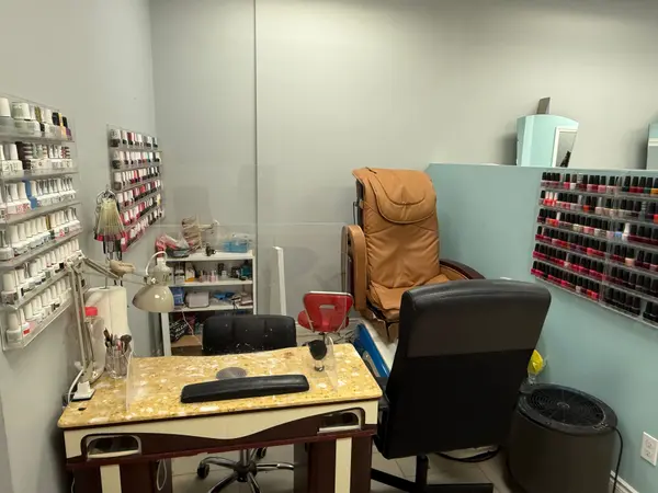 Aurora, ON L4G 1N9,15408 Yonge ST #9