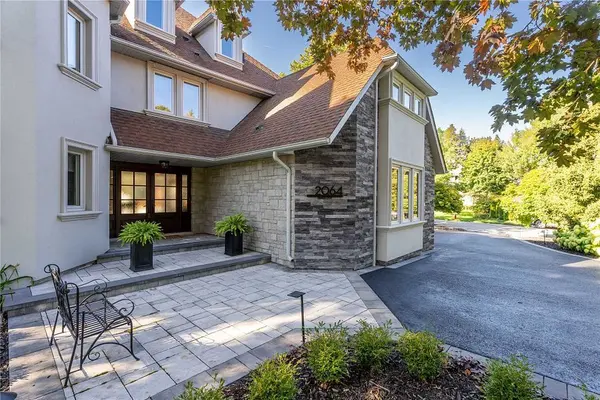 Mississauga, ON L5H 4A5,2064 Almira CT