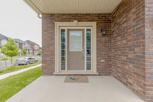 Brantford, ON N3V 0B2,10 Macklin ST