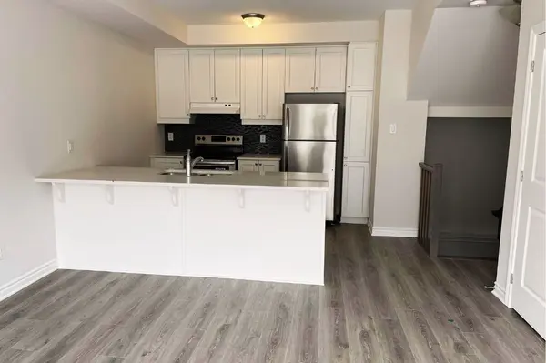 Manor Park - Cardinal Glen And Area, ON K1K 5A3,822 Kiniw Private