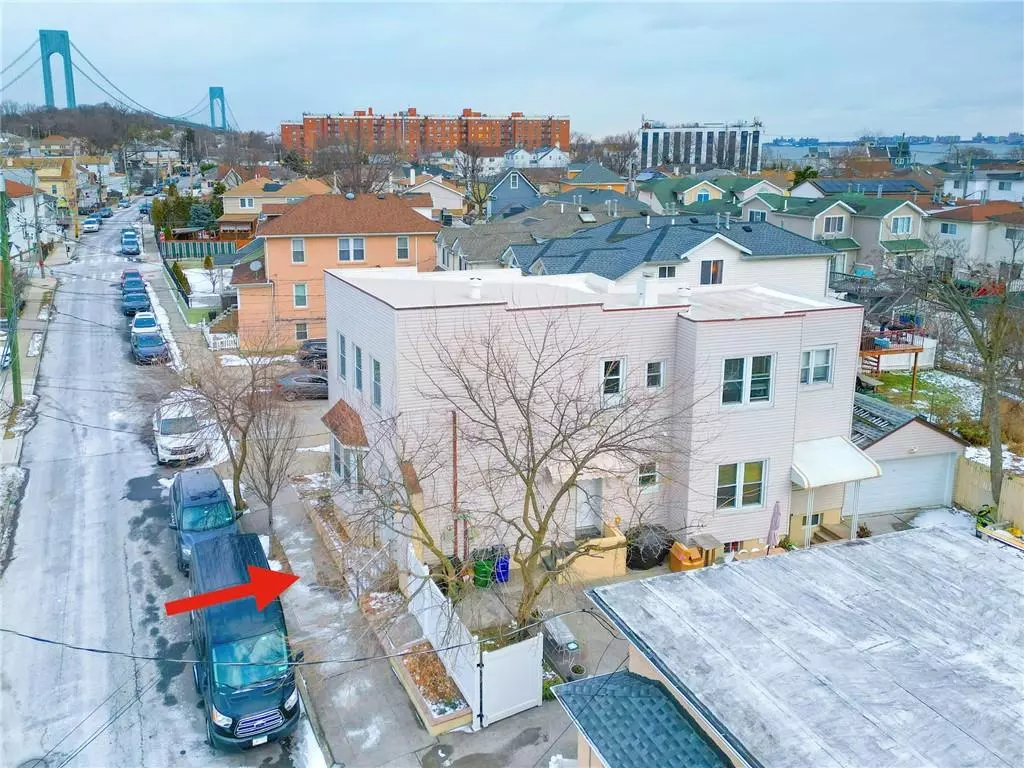 Staten Island, NY 10305,98 Robin RD