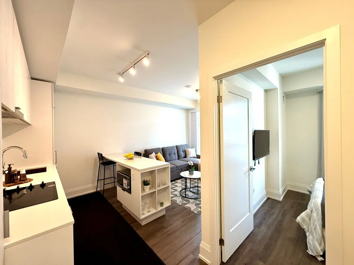 Toronto C08, ON M5C 2G3,89 Church ST #2001