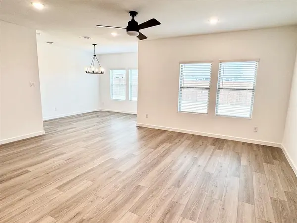 Van Alstyne, TX 75495,535 Meadowlark Drive