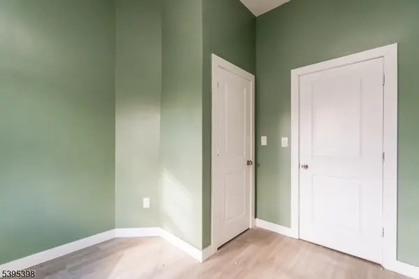 Newark City, NJ 07108,71 W Alpine St