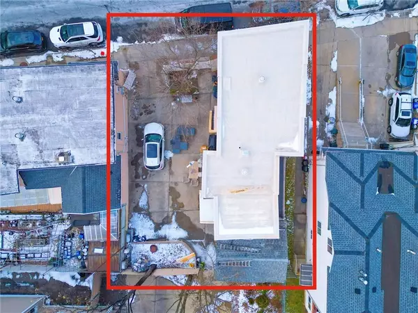 Staten Island, NY 10305,98 Robin RD