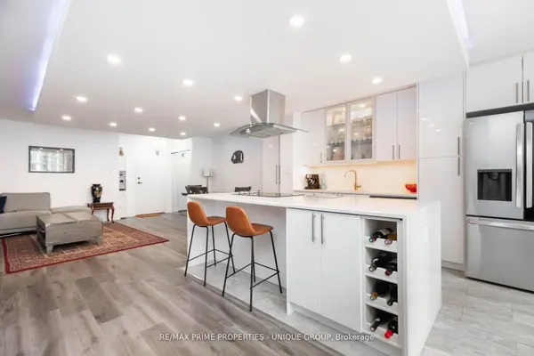 Toronto C01, ON M5G 2G4,633 Bay ST #903