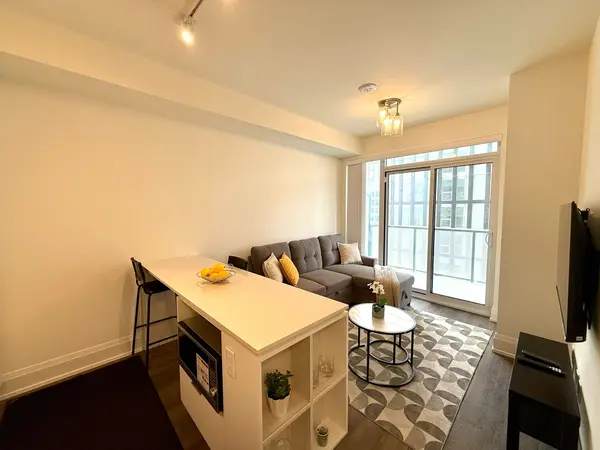 Toronto C08, ON M5C 2G3,89 Church ST #2001