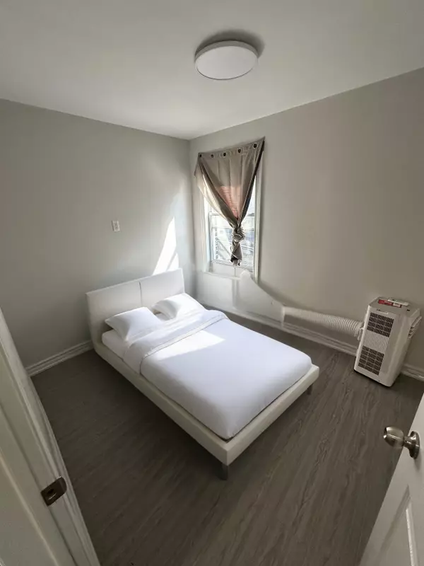 Toronto C08, ON M4X 1J6,25 Howard ST #APT 1 - Rm B