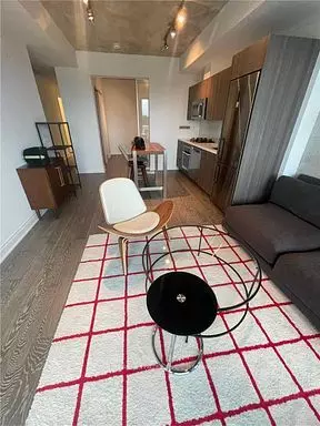 Toronto C01, ON M5V 1Y9,608 Richmond ST #901