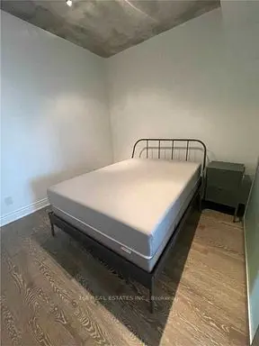 Toronto C01, ON M5V 1Y9,608 Richmond ST #901