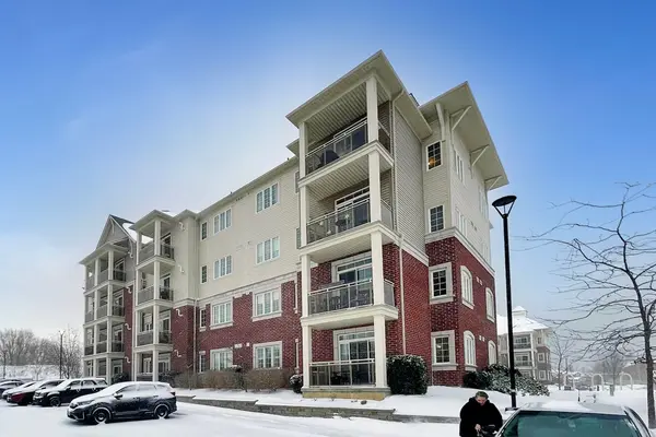 Clarington, ON L1C 0V4,80 Aspen Springs DR #423