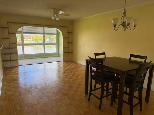 Fort Lauderdale, FL 33322,2950 W Sunrise Lks Dr #305