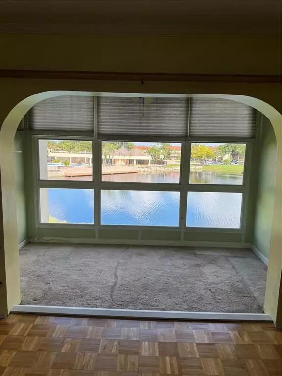 Fort Lauderdale, FL 33322,2950 W Sunrise Lks Dr #305