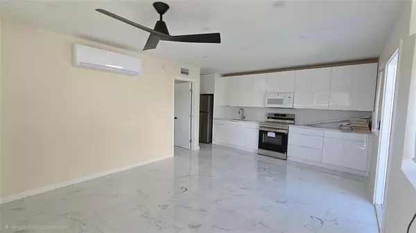 Lauderdale By The Sea, FL 33308,4533 Poinciana St #1