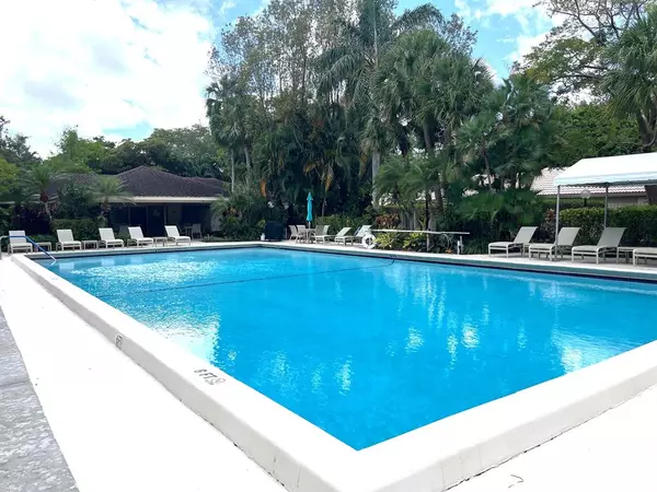 Pompano Beach, FL 33069,802 Cypress Grove Ln #309