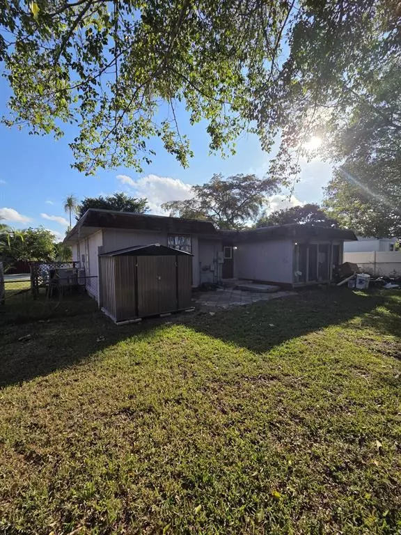 Tamarac, FL 33321,7003 NW 79th St