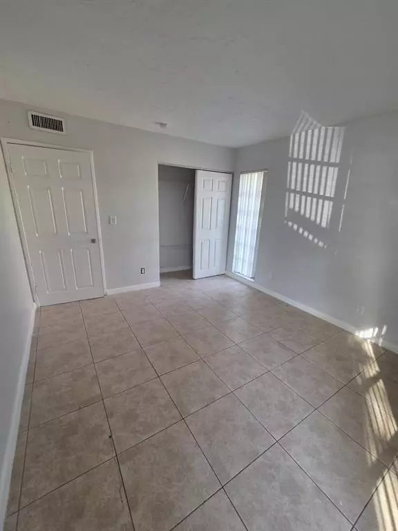 Tamarac, FL 33321,7003 NW 79th St