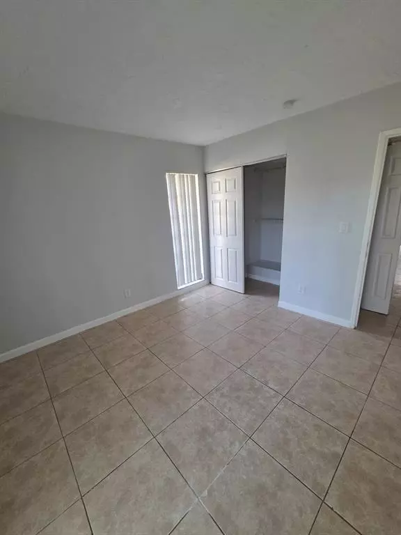 Tamarac, FL 33321,7003 NW 79th St