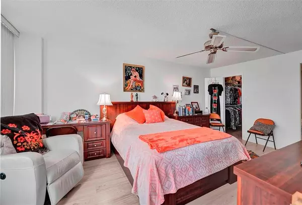 Aventura, FL 33160,18031 BISCAYNE BL #1004-3