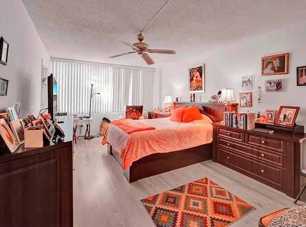 Aventura, FL 33160,18031 BISCAYNE BL #1004-3