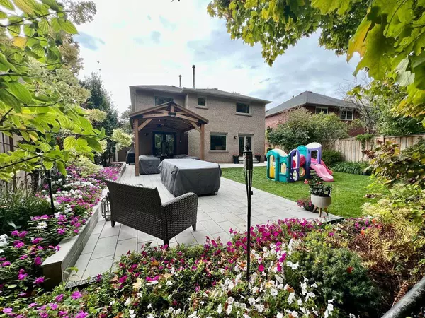 Oakville, ON L6H 3A3,1257 McCraney ST E