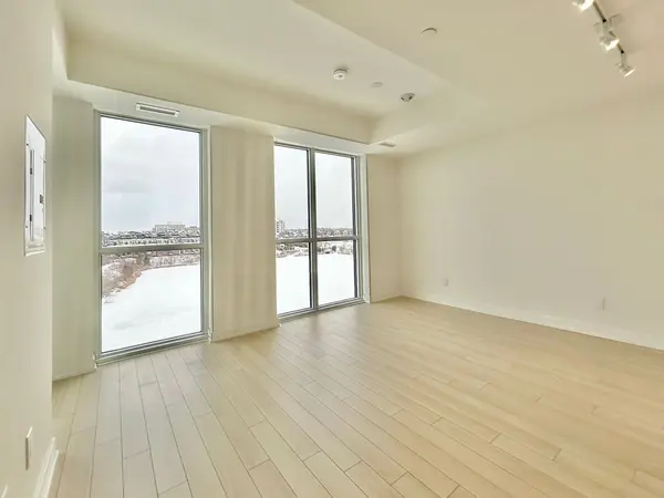 Oakville, ON L6H 7E3,3071 Trafalgar RD #504