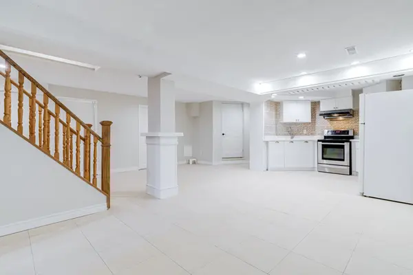 Mississauga, ON L5R 1W1,409 Silverthorne CRES