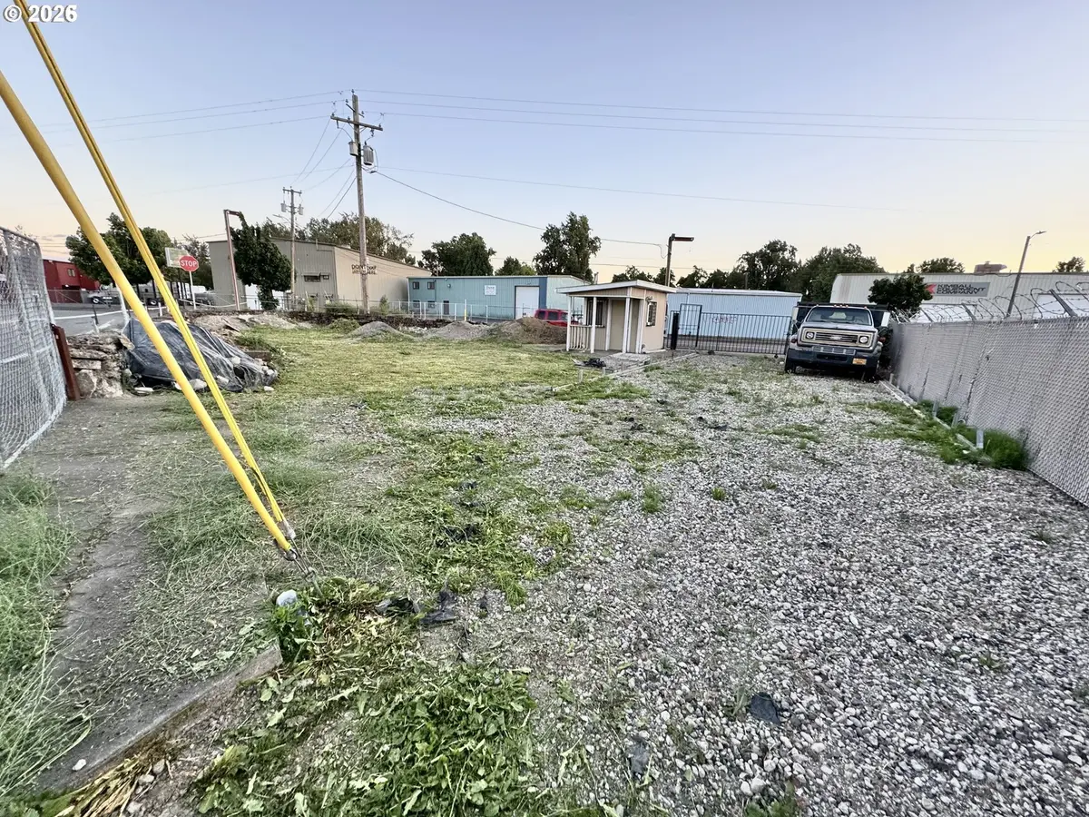 9731 NE 6TH DR, Portland, OR 97211