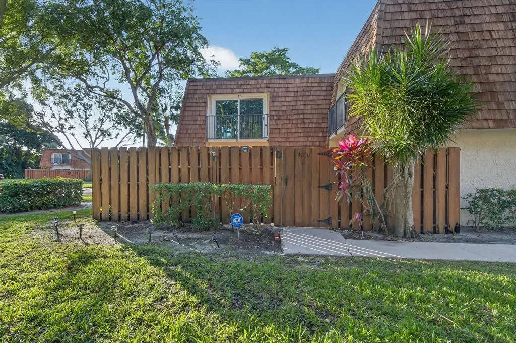 Davie, FL 33324,9110 SW 22nd Ct #D-4
