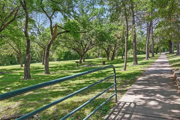 Euless, TX 76039,66 Abbey Road