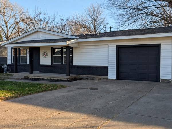 Hurst, TX 76053,209 CEDAR Street