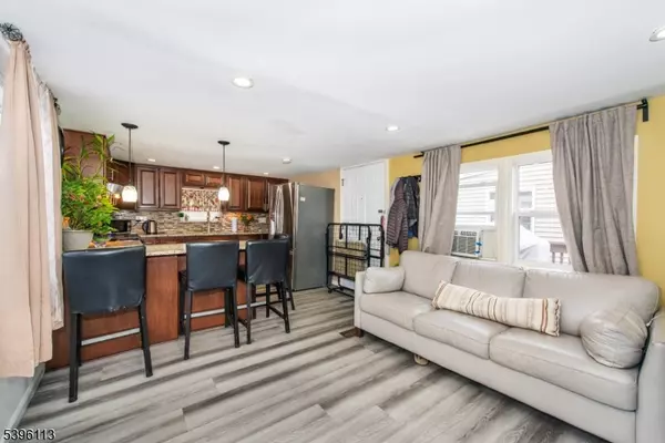 Moonachie Boro, NJ 07074,39 Helen Drive