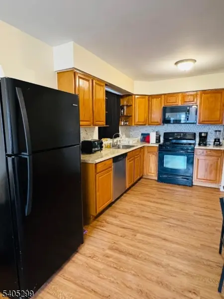 Elizabeth City, NJ 07201,1049 Lafayette St