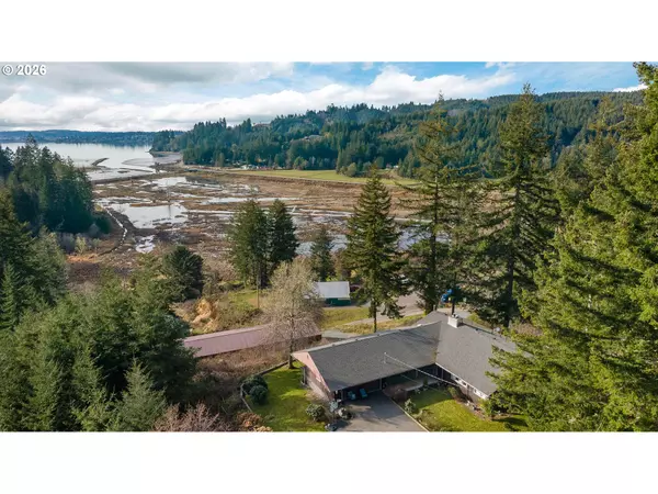 North Bend, OR 97459,94532 GOLF COURSE LN