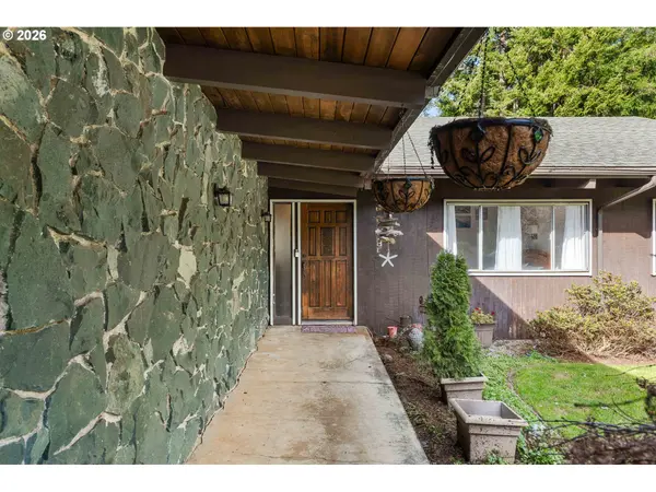 North Bend, OR 97459,94532 GOLF COURSE LN