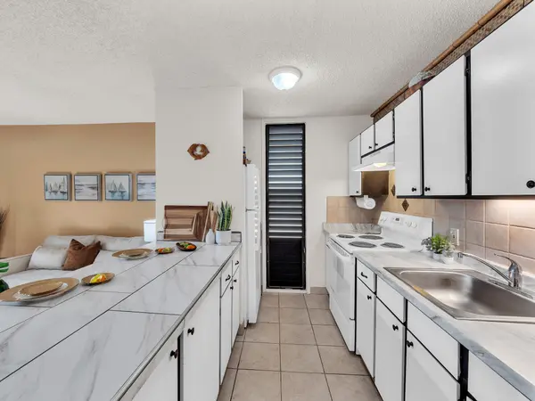 Kailua Kona, HI 96740,76-6246 ALII DR #253