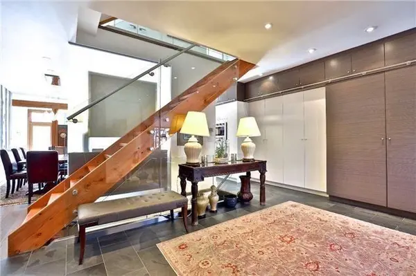 Toronto C02, ON M5R 1T9,93 Roxborough ST W