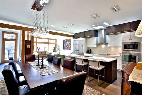 Toronto C02, ON M5R 1T9,93 Roxborough ST W