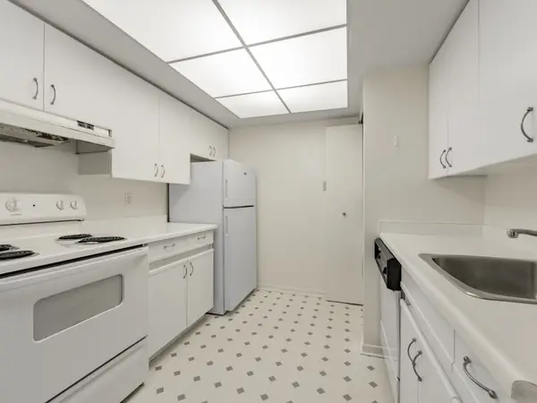 Toronto C01, ON M5S 3A6,1001 Bay ST #602