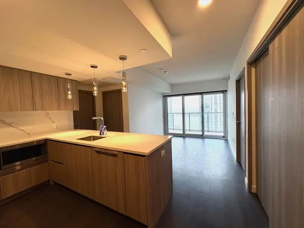 Toronto C01, ON M5V 0X4,3 Concord Cityplace WAY #3810