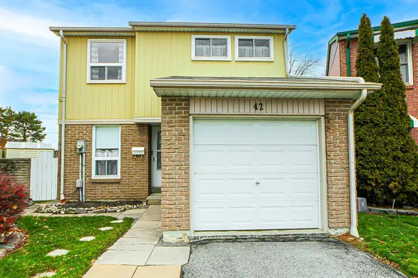 42 Lucas LN, Ajax, ON L1S 3P8