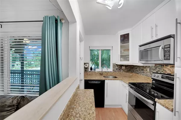 Hollywood, FL 33020,1425 Arthur St #214B