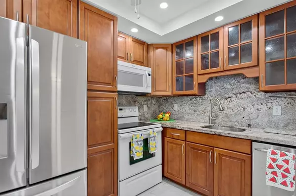 Pompano Beach, FL 33060,130 Cypress Club Dr #307