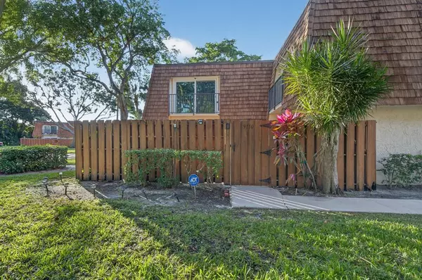 9110 SW 22nd Ct #D-4, Davie, FL 33324