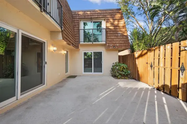 Davie, FL 33324,9110 SW 22nd Ct #D-4